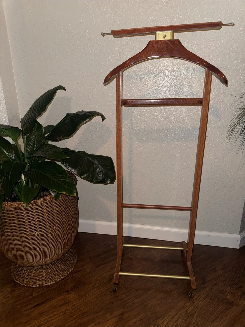 Fratelli Reguitti Brevettato Italian Wood Rolling Valet Stand Rack 1950s Vintage